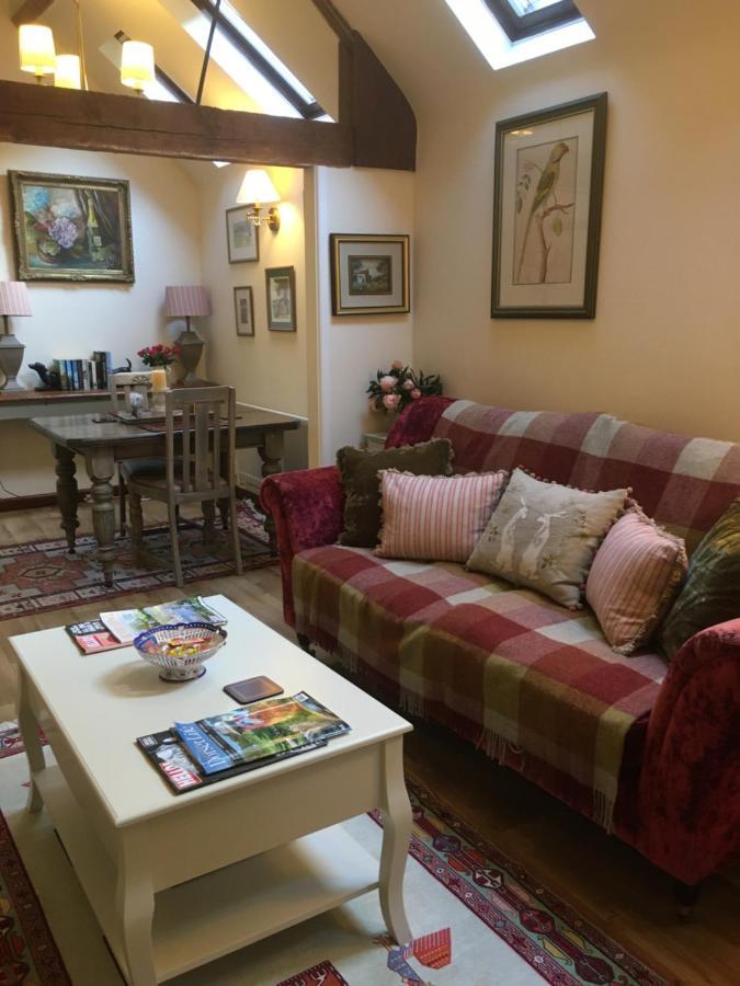 The Grooms Loft Self Contained Apartment Milton Abbas 外观 照片