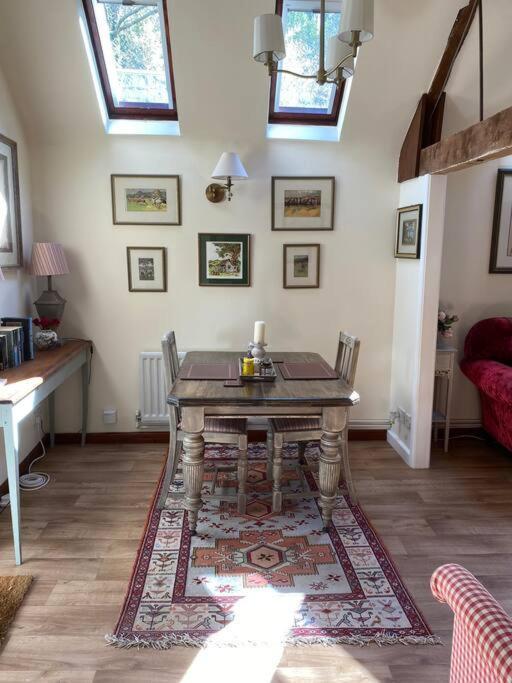 The Grooms Loft Self Contained Apartment Milton Abbas 外观 照片