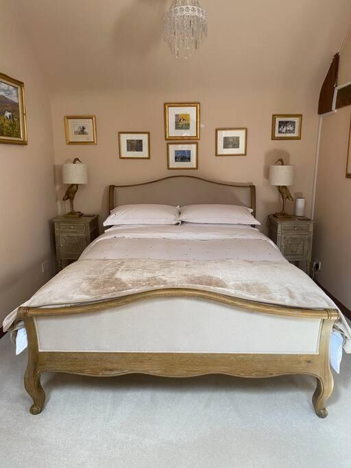 The Grooms Loft Self Contained Apartment Milton Abbas 外观 照片