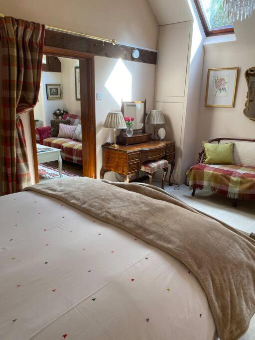 The Grooms Loft Self Contained Apartment Milton Abbas 外观 照片